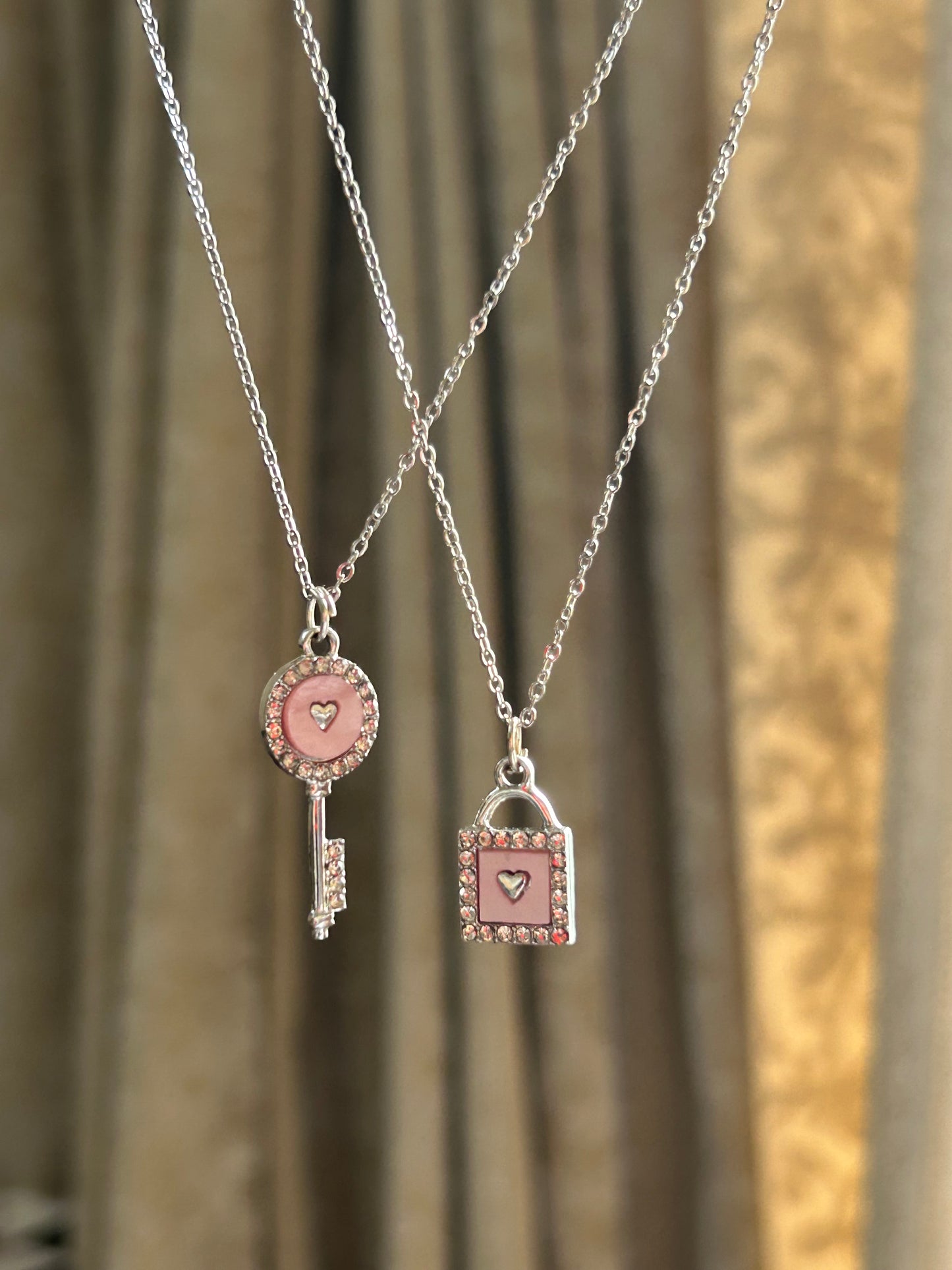 Pinky Lock & key bestie necklace