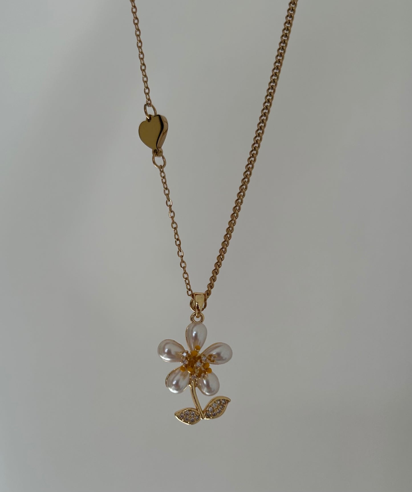 “That girl” petal Necklace