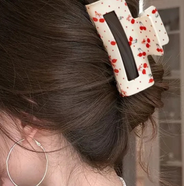 Cherry square claw clip