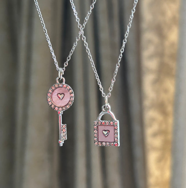 Pinky Lock & key bestie necklace