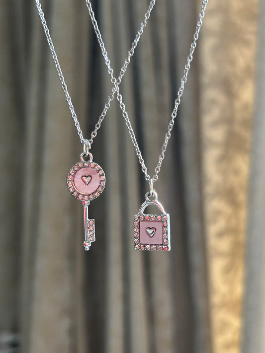 Pinky Lock & key bestie necklace