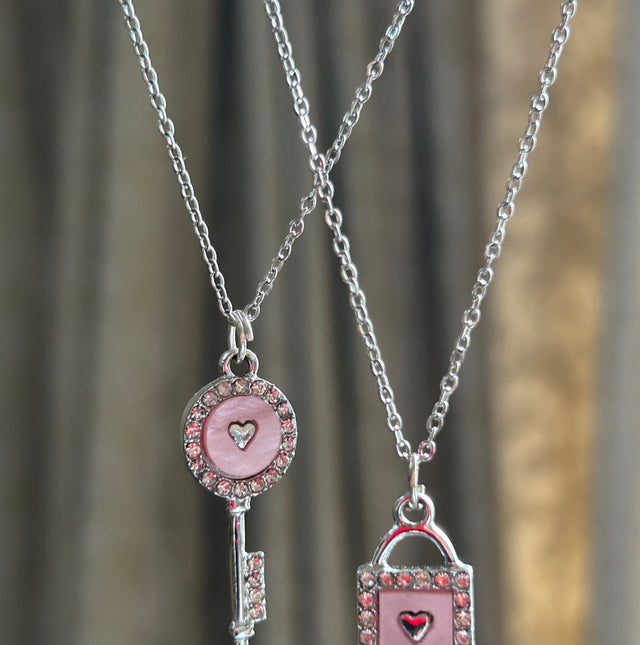 Pinky Lock & key bestie necklace