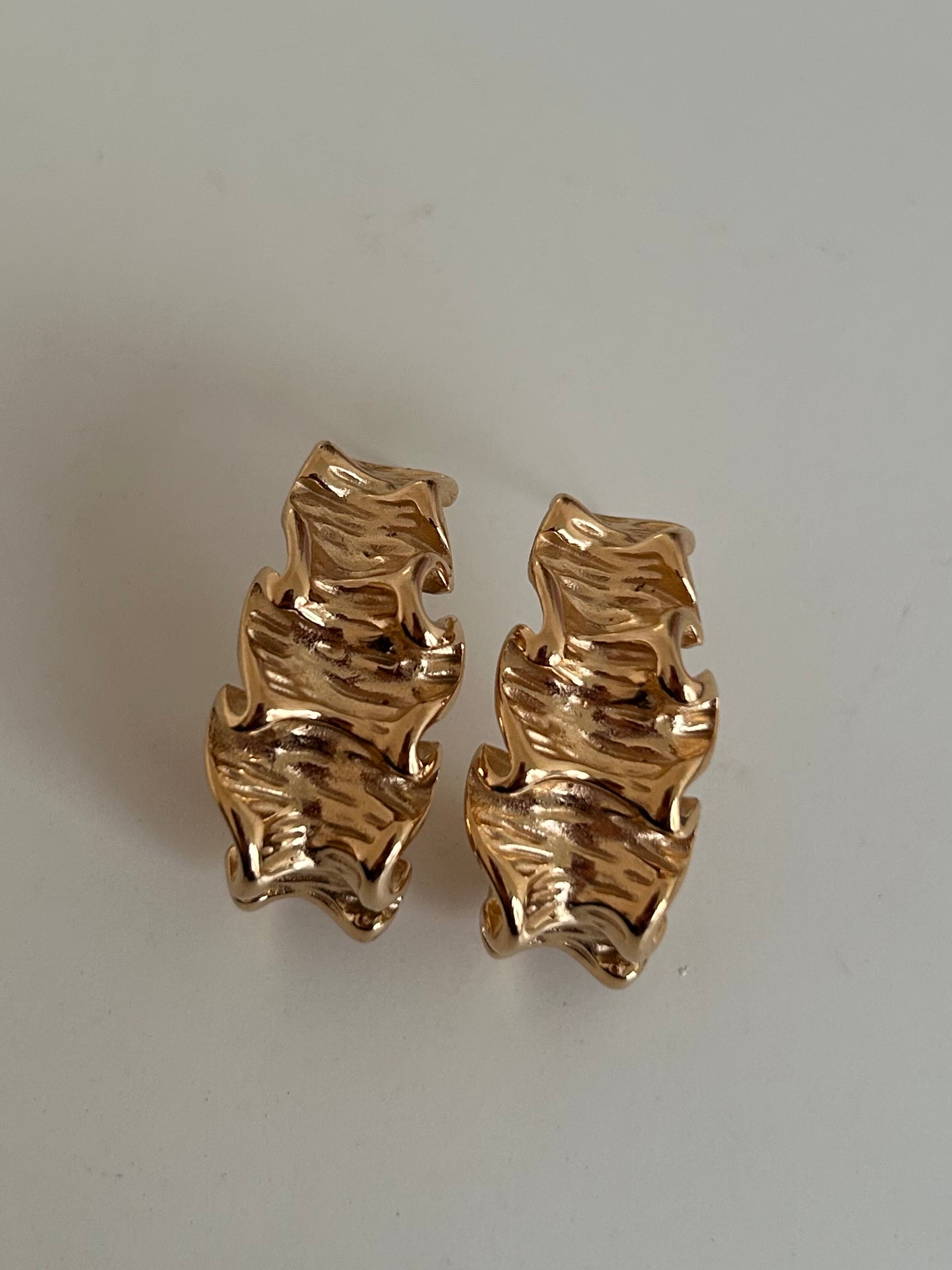 Textured earrings (18k gold plated)