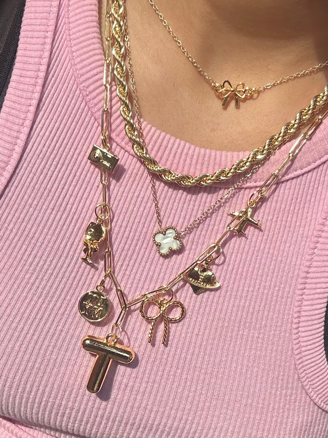 ‘It girl’ necklace stack