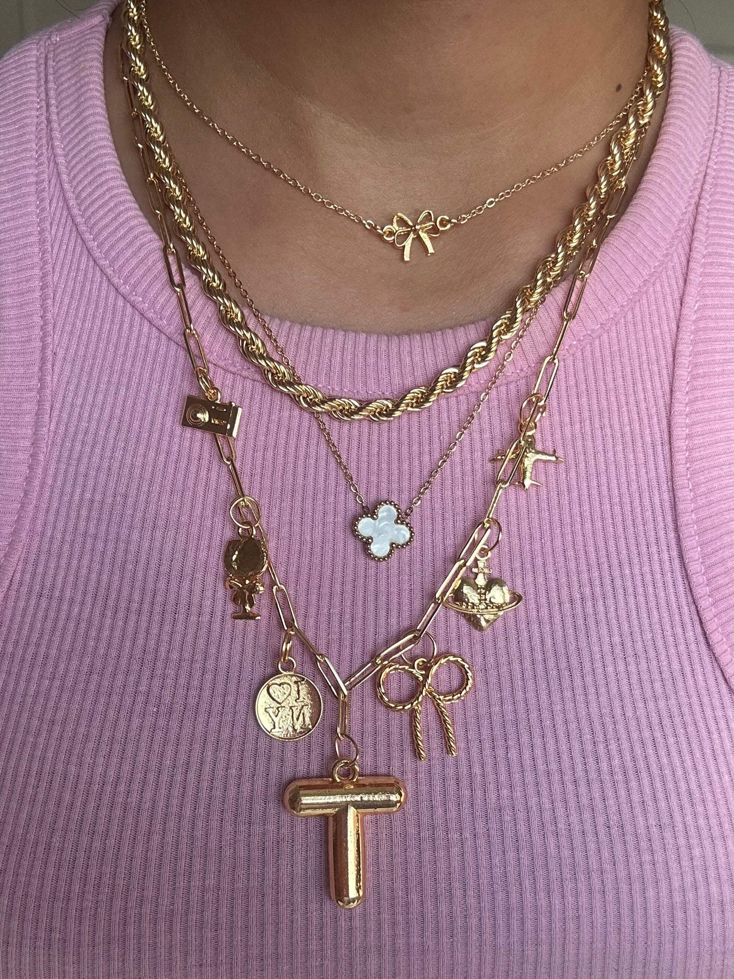 ‘It girl’ necklace stack