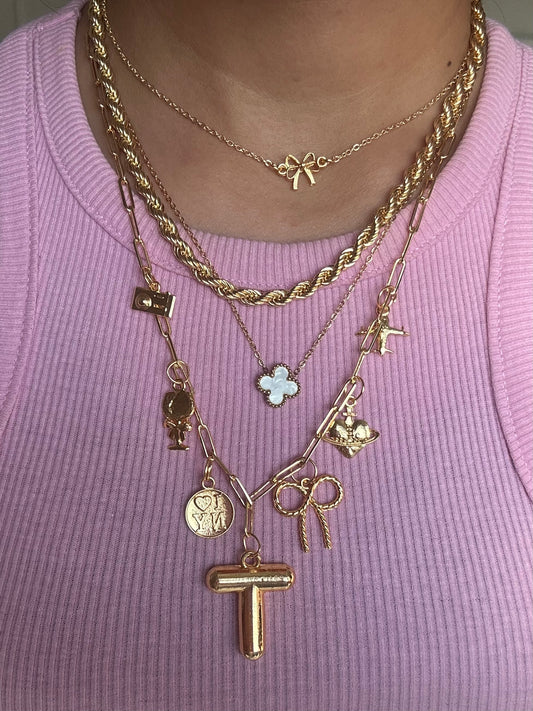 ‘It girl’ necklace stack