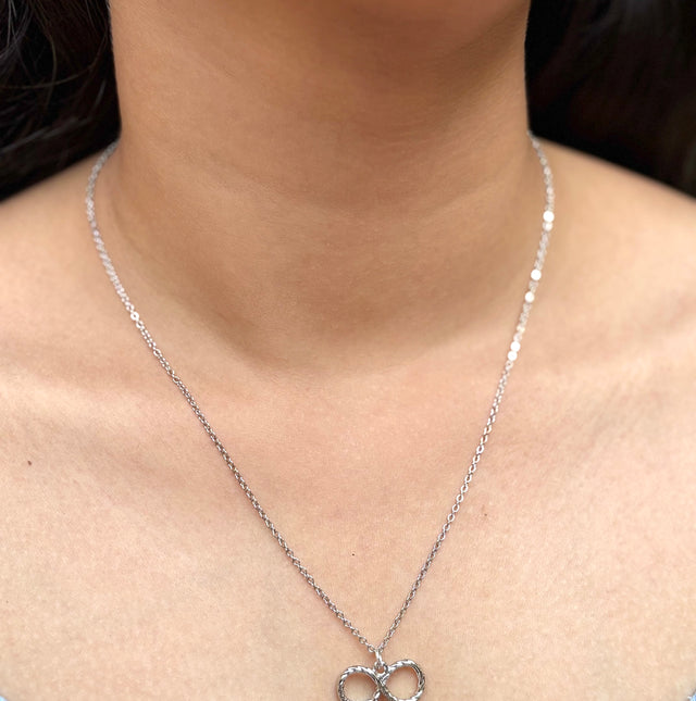 Twisted bow necklace (silver)