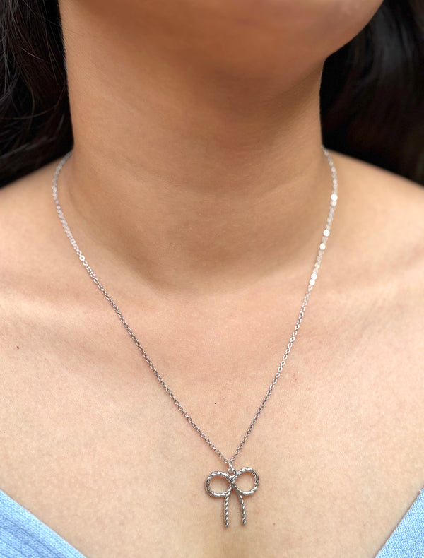 Twisted bow necklace (silver)