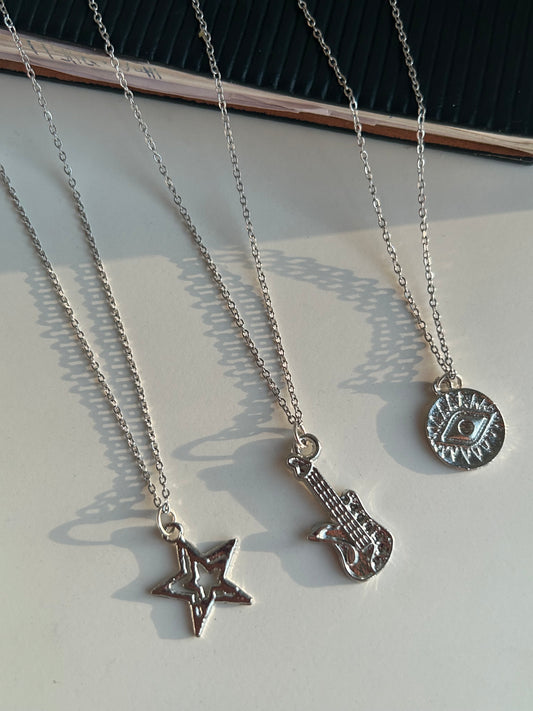 Silver necklace (set of 3)