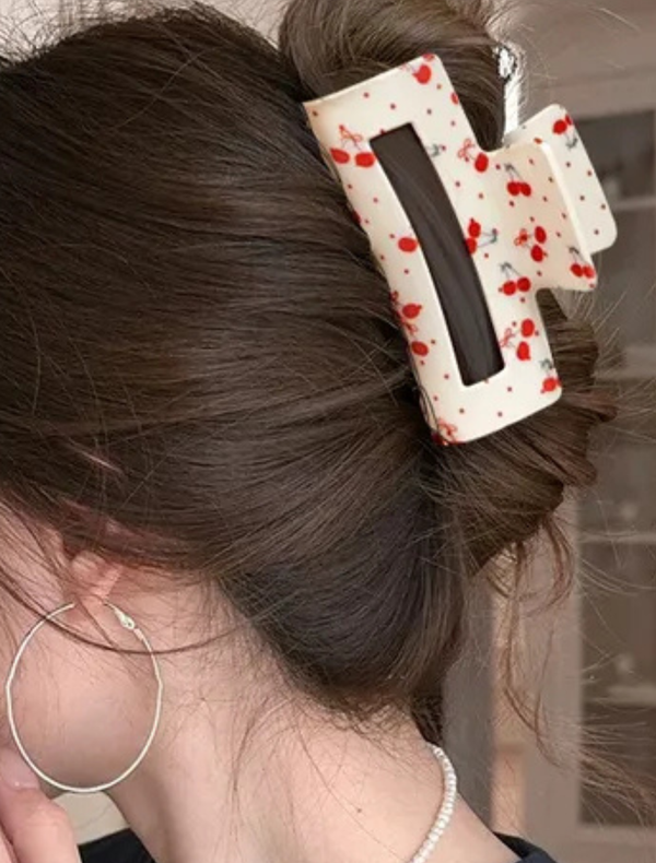 Cherry square claw clip