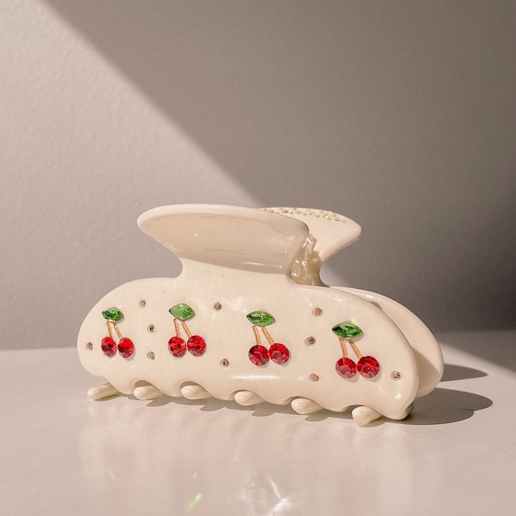 Cherry claw clips