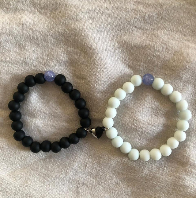 Distance Bracelet 2.0 (magnetic heart b/w)