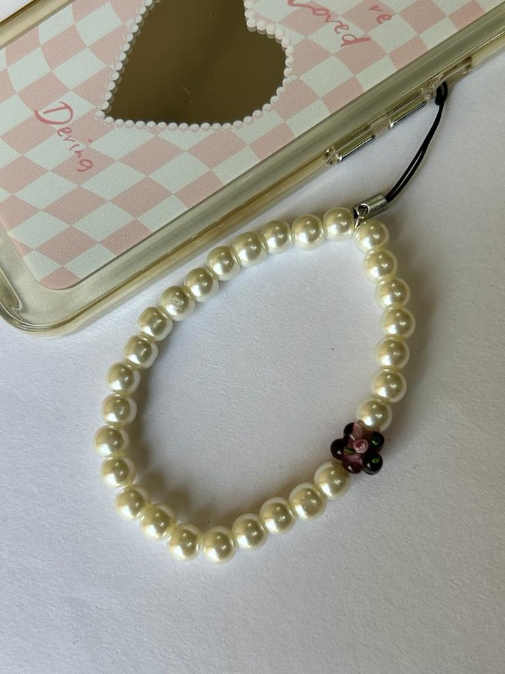 Pinteresty Pearl Phone Charm